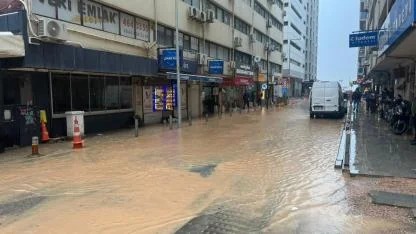 İzmir'de sağanak yağış