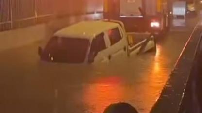 Torbalı'da yağmur suyu can aldı: Sürücü kurtarılamadı