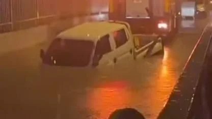 Torbalı'da yağmur suyu can aldı: Sürücü kurtarılamadı