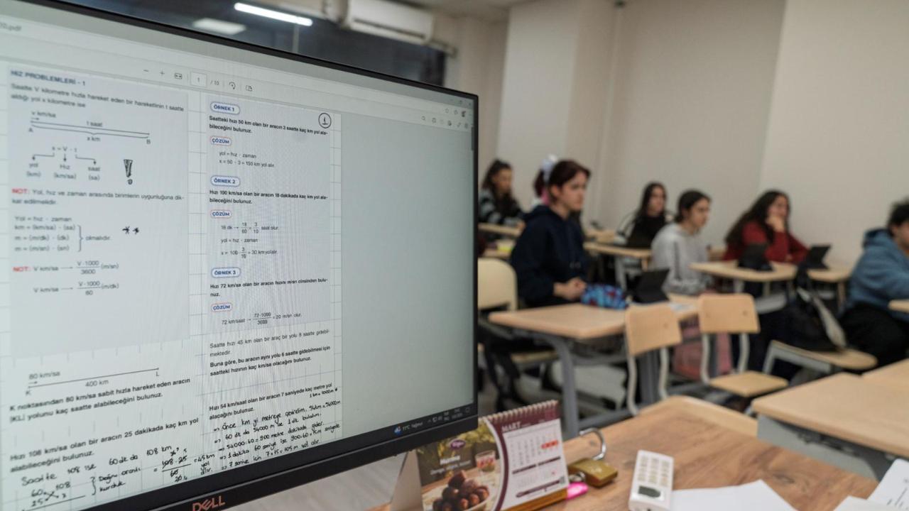İzmirli öğrencilere yapay zekâ destekli matematik
