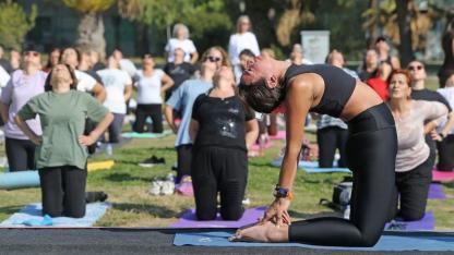 Karşıyaka Belediyesi’nden 14 Şubat’a özel yoga etkinliği