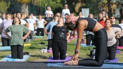 Karşıyaka Belediyesi’nden 14 Şubat’a özel yoga etkinliği