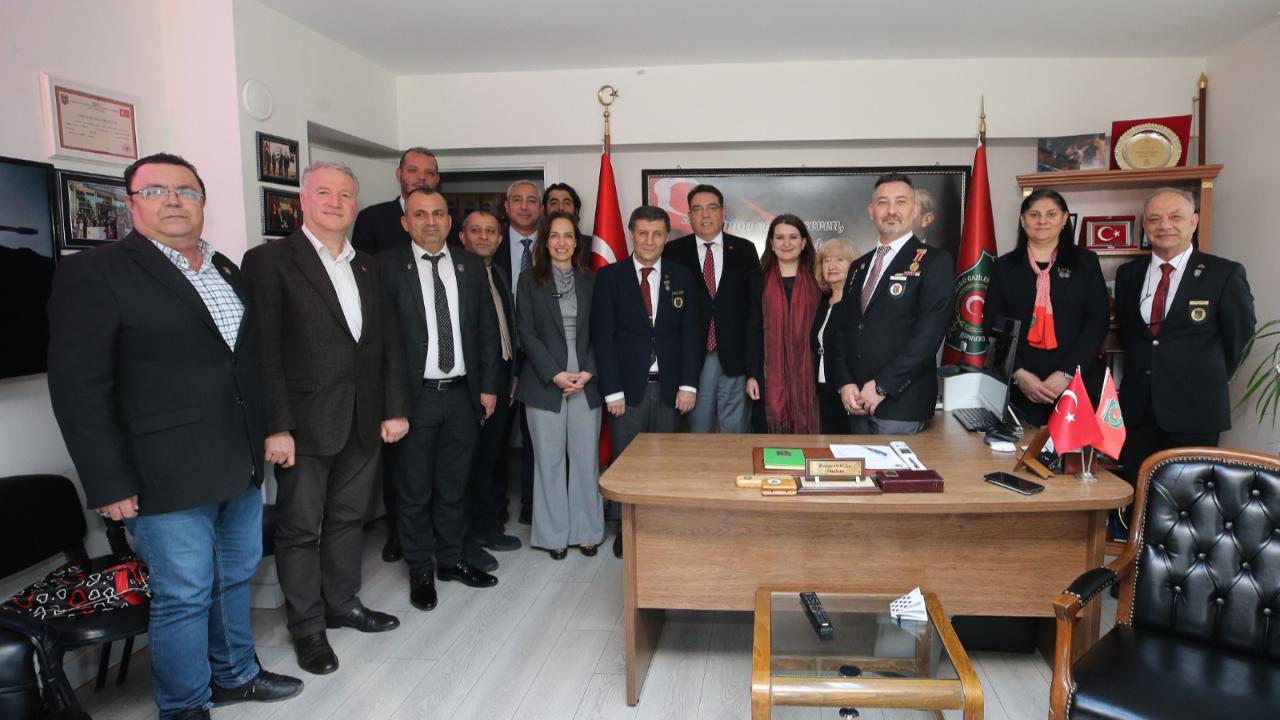 Karşıyaka’da gaziler ve şehit ailelerine anlamlı ziyaret