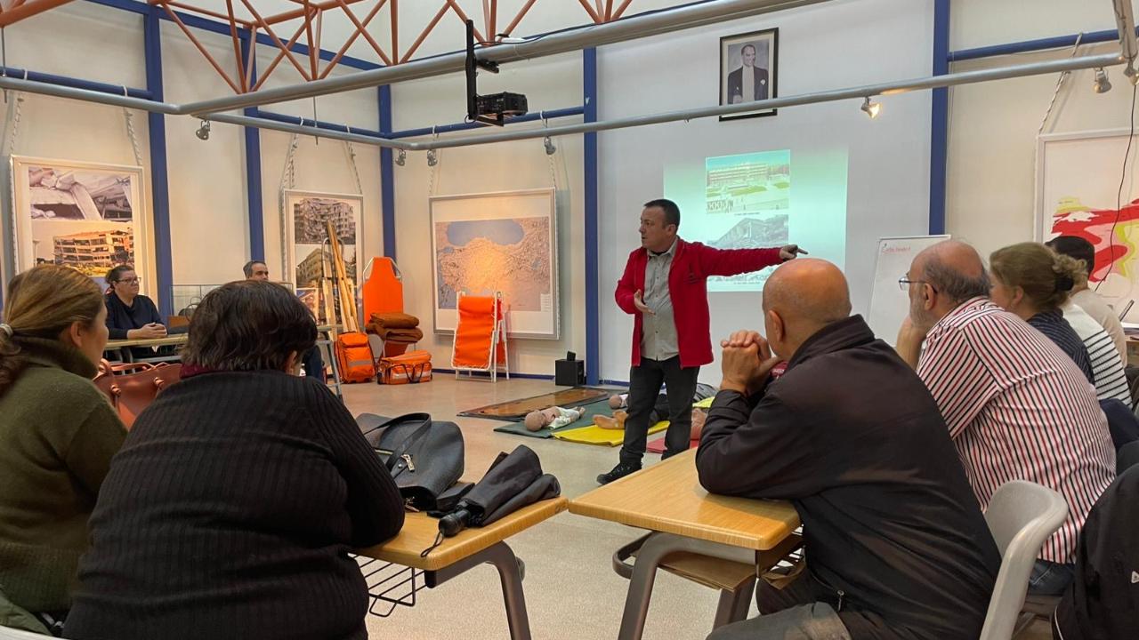 Karşıyaka’nın afet gönüllüleri eğitimlerle güçleniyor