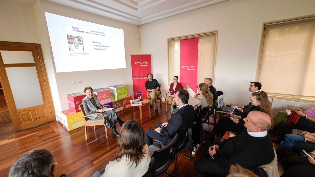 Kent konuşuyor, İzmir dinliyor