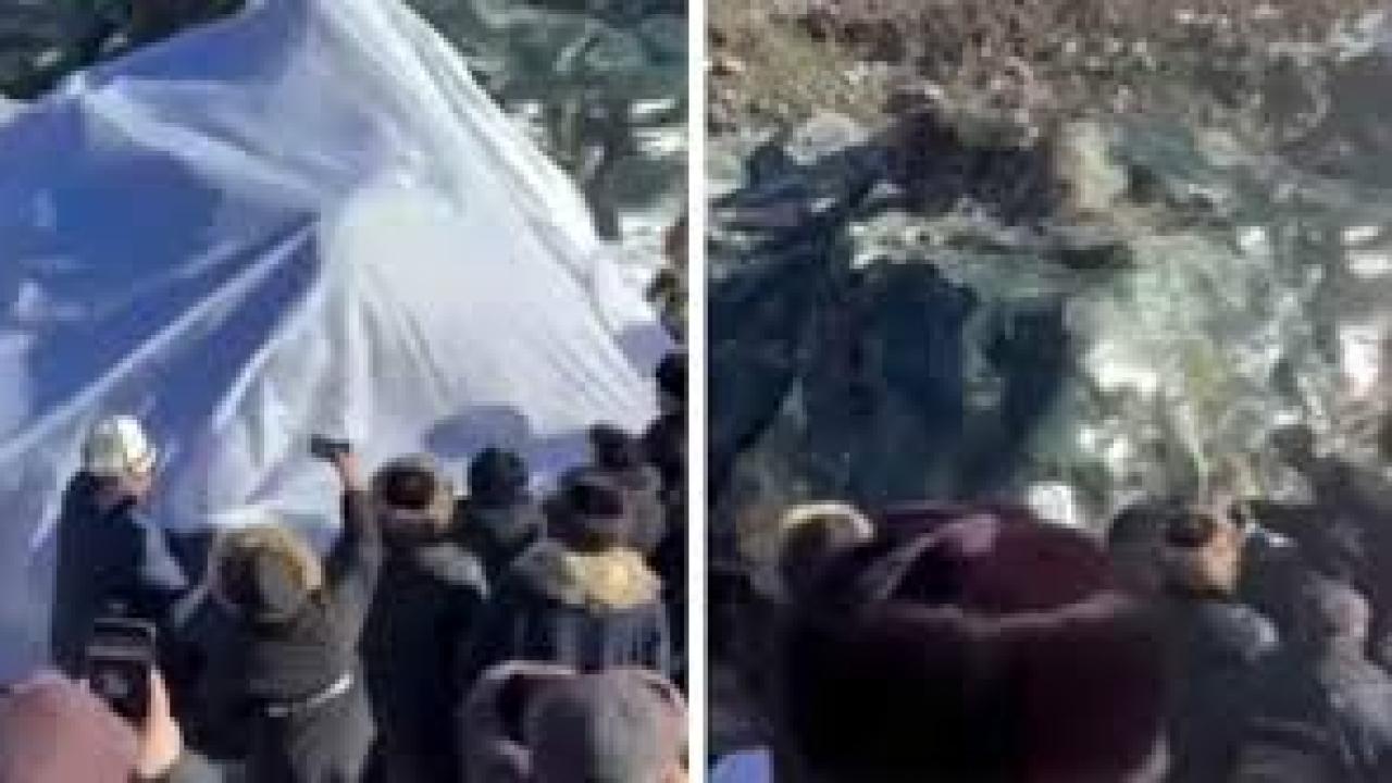 Kırgızistan'da 180 tonluk nefrit benzeri taş bulundu