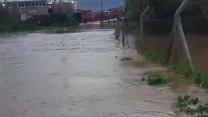 Küçük Menderes Nehri taştı, ekinler ve yollar zarar gördü