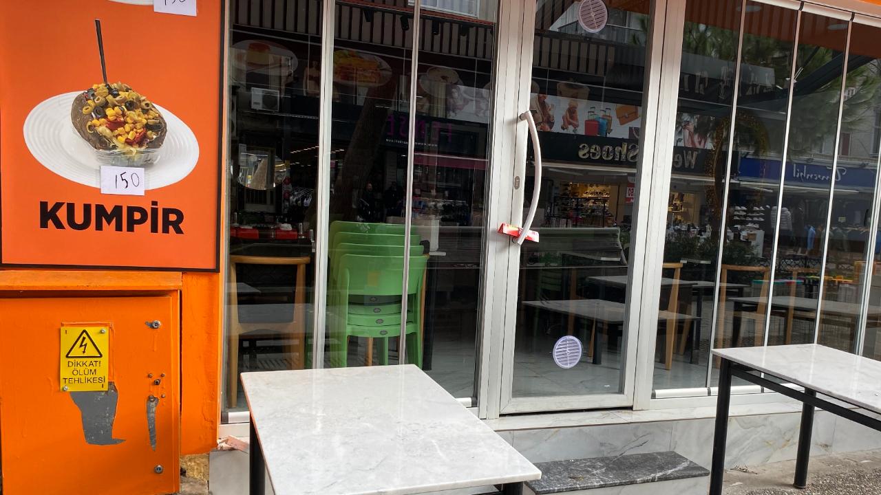 Kumpir zehirlenmesi davasında sanığın eşine de hapis istemi