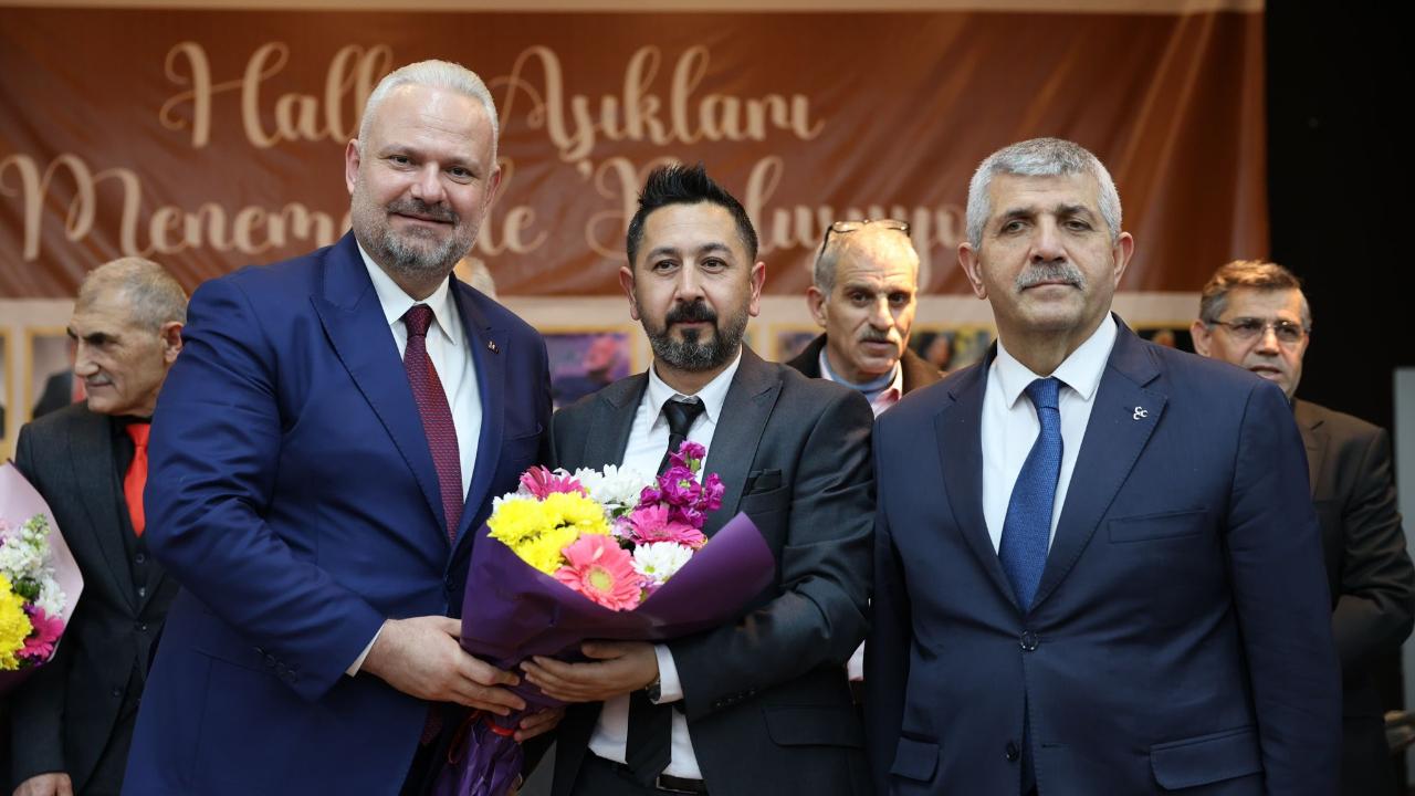 Menemen'de halk aşıkları geçidi