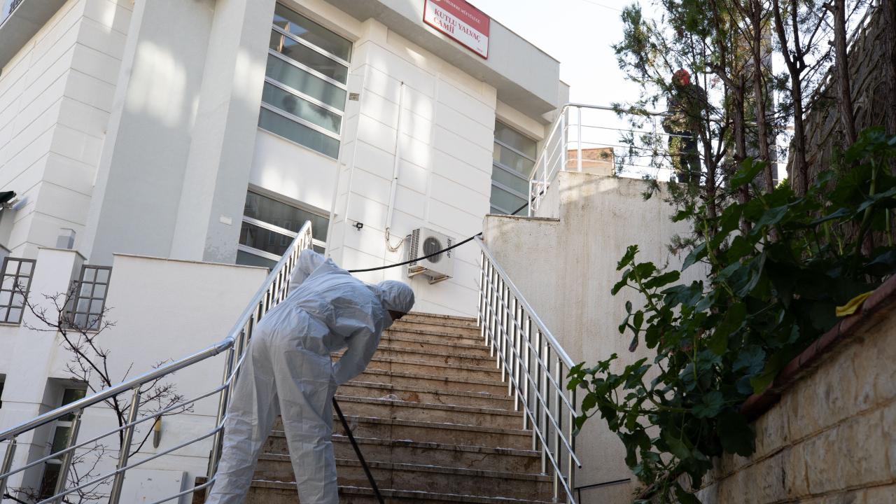 Narlıdere Belediyesi'nden camilerde temizlik çalışması