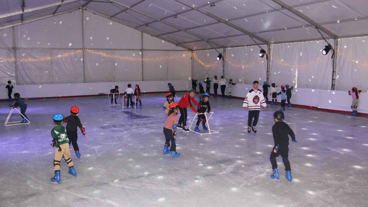 Öğrenciler buz pistinde buluştu