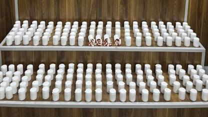 Polisten kaçan araçlardan binlerce uyuşturucu hap çıktı