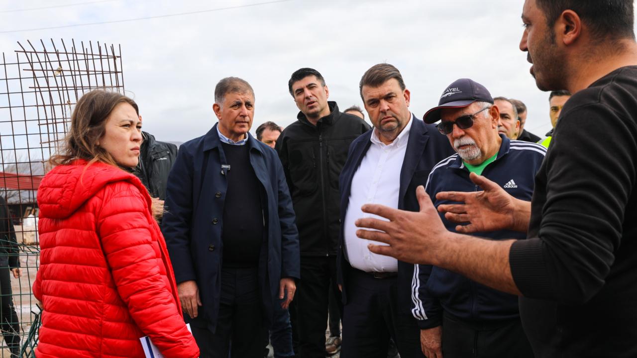 Seferihisar'da sel ve fırtına sonrası yoğun mesai