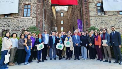 Altın İğne, İzmirli kadınların yeteneğini dünyaya gösteriyor