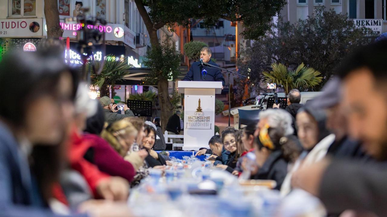 Başkan Tugay iftarda Aliağa halkı ile bir araya geldi