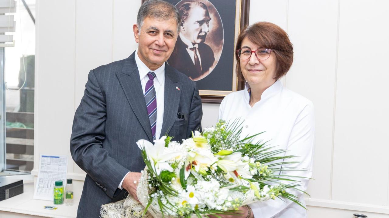 Başkan Tugay, meslektaşlarıyla Tıp Bayramı’nı kutladı