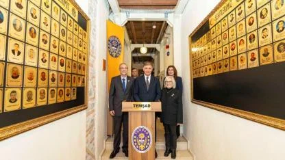 Başkan Tugay'dan anlamlı günde anlamlı ziyaret