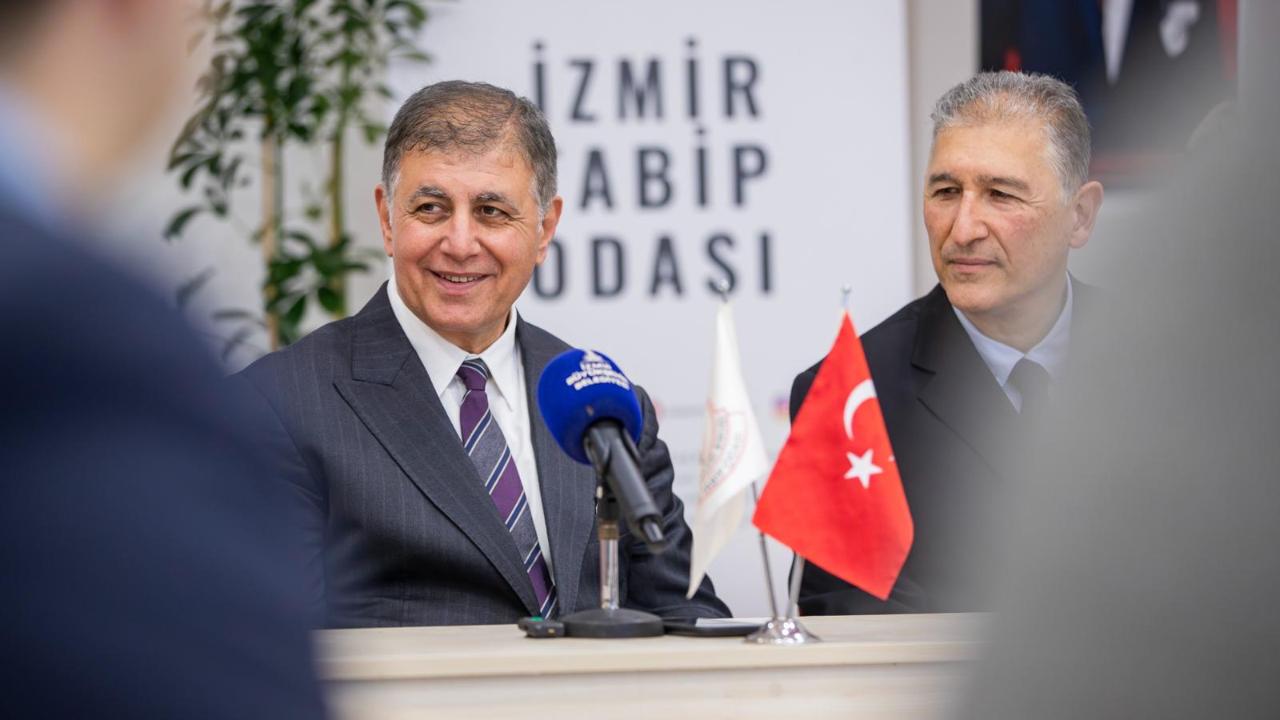 Başkan Tugay’dan sağlık emekçilerine teşekkür