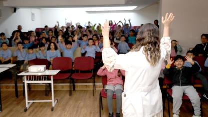 Bayraklı’da 14 Okulda 2 Bin 200 Öğrenciye Hijyen Eğitimi
