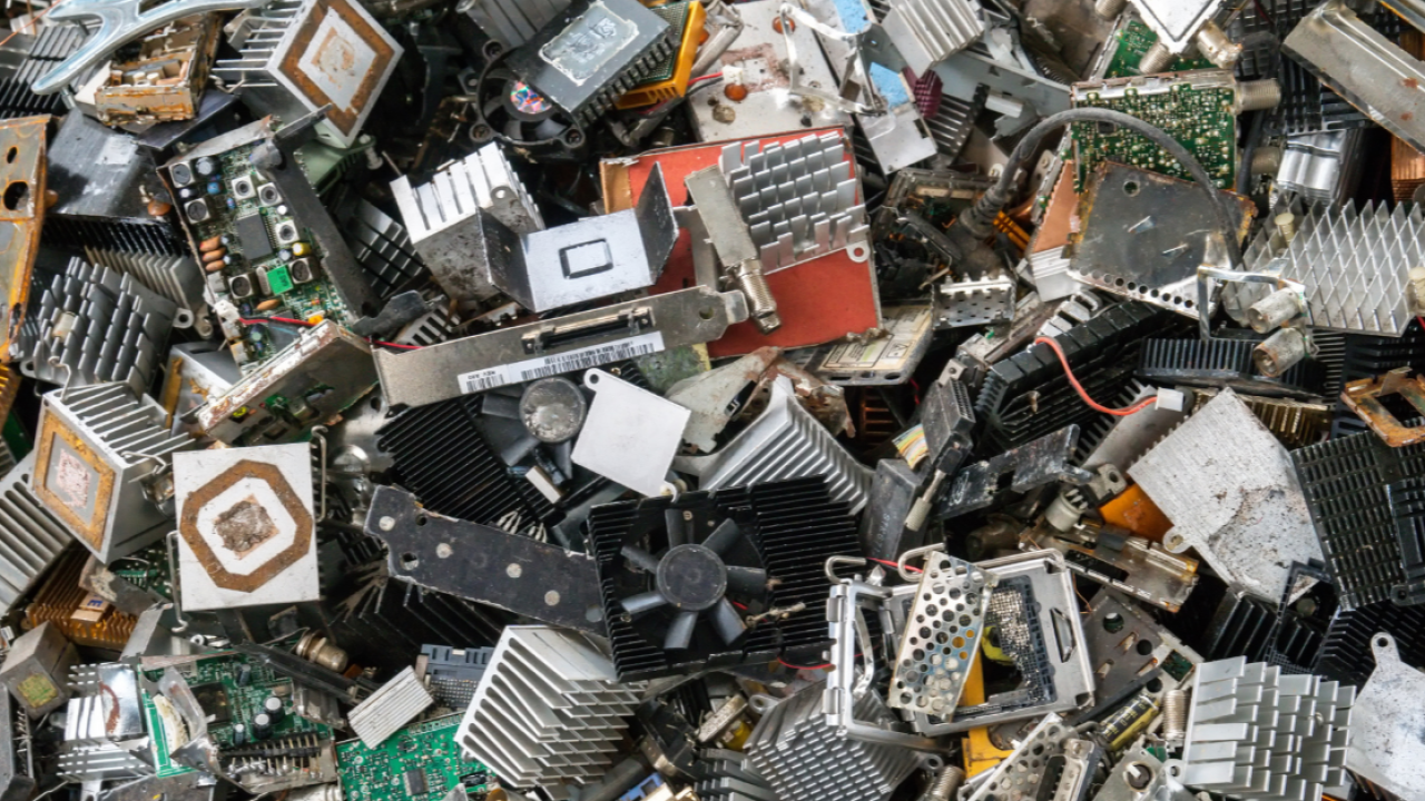 Bayraklı’da Elektronik Atıklar Çöpe Gitmiyor