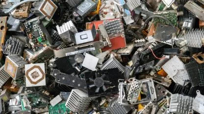 Bayraklı’da Elektronik Atıklar Çöpe Gitmiyor