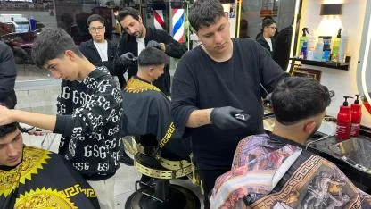 Berberler bayram tıraşı için 24 saat mesai yapıyor