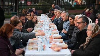 Bornova’da Kadir Gecesi’nde büyük iftar buluşması
