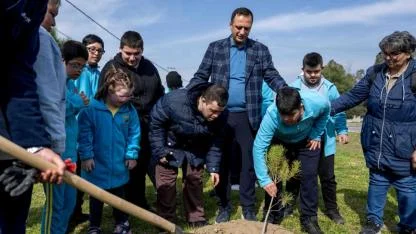 Bornova'nın en özel fidanları toprakla buluştu
