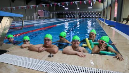 Buca’da engeller kulaçlarla aşılıyor