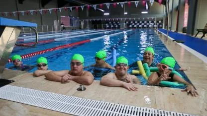 Buca’da engeller kulaçlarla aşılıyor