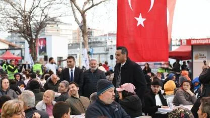 Çiğli’de Kadir Gecesi’nde Binler Aynı Sofrada Buluştu