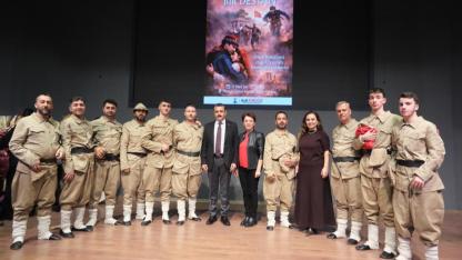 Dikili Halk Oyunları Topluluğu’ndan Anlamlı Gösteri