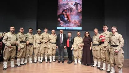 Dikili Halk Oyunları Topluluğu’ndan Anlamlı Gösteri