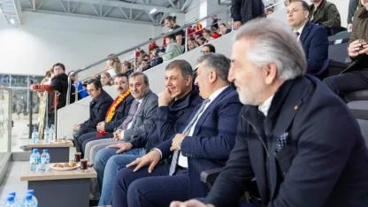 Göztepe’nin Avrupa zaferine Başkan Tugay da eşlik etti