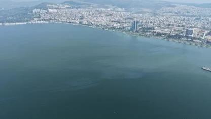 İzmir Körfezi’nde yine dış kaynaklı kirlilik alarmı