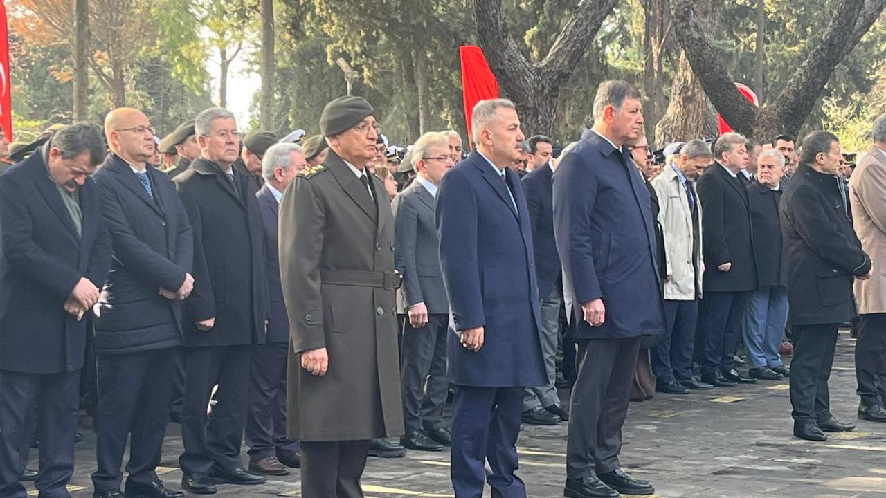 İzmir'de 18 Mart Çanakkale Deniz Zaferi'nin 111. yıl dönümünde şehitler anıldı
