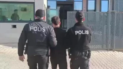 İzmir'de aranan iki firari yakalandı