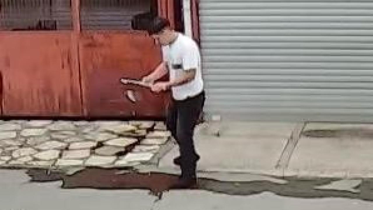 İzmir'de bir sürücü drift atarken kaza yaptı