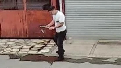 İzmir'de bir sürücü drift atarken kaza yaptı