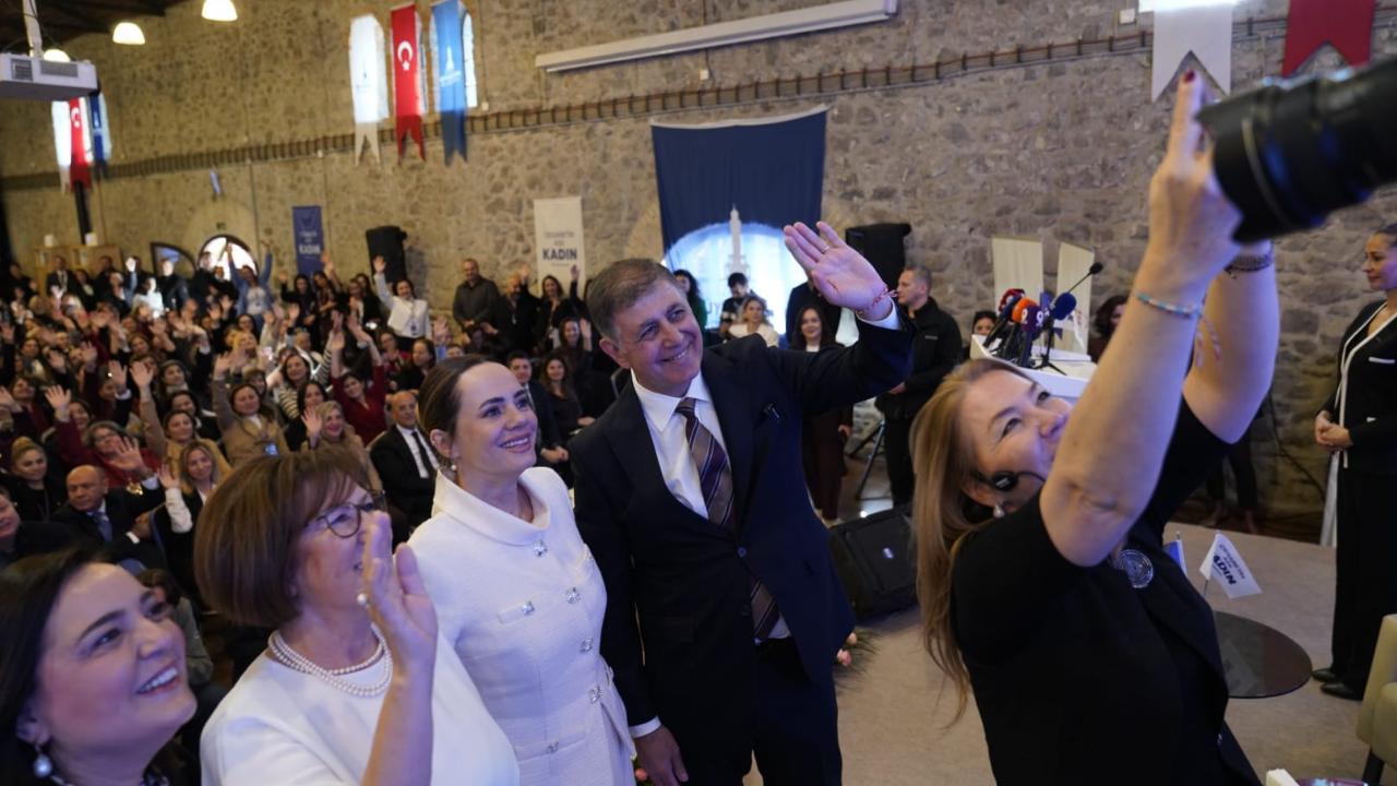 İzmir'de "Cesaretin Adı Kadın – 103 Yıllık Cesaret" zirvesi