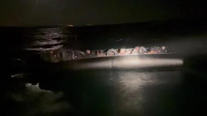 İzmir'de lastik bot içerisinde 45 düzensiz göçmen yakalandı