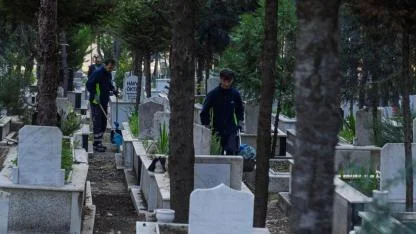 İzmir’de mezarlıklar Ramazan Bayramı’na hazırlanıyor