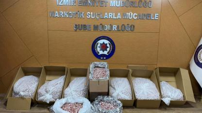 İzmir'de narkotik polisi 356 bin uyuşturucu hap yakaladı