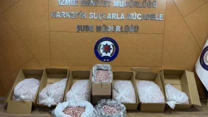 İzmir'de narkotik polisi 356 bin uyuşturucu hap yakaladı
