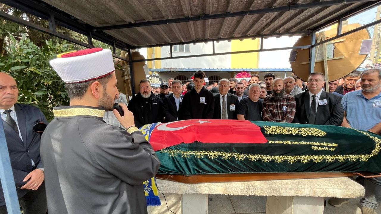 İzmir'de öldürülen taksi şoförü son yolculuğuna uğurlandı