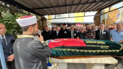 İzmir'de öldürülen taksi şoförü son yolculuğuna uğurlandı