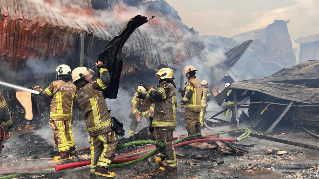 İzmir'de sanayi sitesindeki yangın kontrol altına alındı