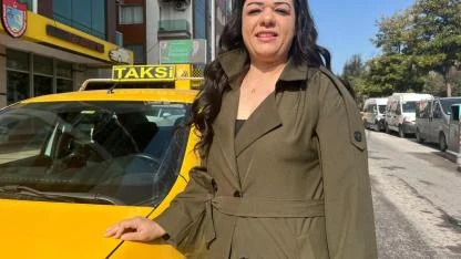 İzmir'de taksi direksiyonunda kadın gücü