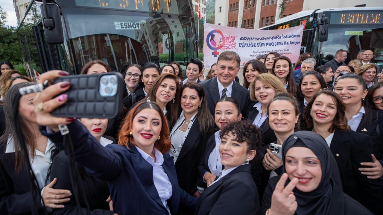 İzmir’in kadınlarıyla tam yol ileri