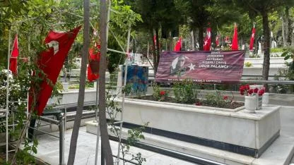 Kadifekale Hava Şehitliği'nde bayram öncesi ziyareti